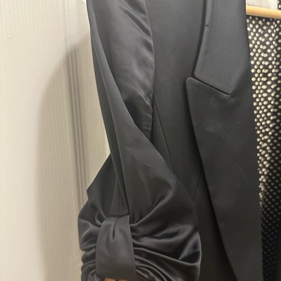 Black Blazer with 3/4 Sleeves and Classic Lapel - Picture 3 of 7